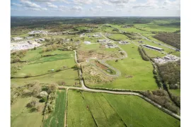 Vente À vendre – 10 hectares de Terrains Industriels divisibles à partir de 2 500 m² à