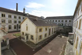 À vendre ou à louer – 48 000 m² de bureaux divisibles dans un espace entièrement rénové à Tonneins – Lot-et-Garonne (47) Tonneins