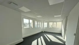 À louer – Bureaux de 66,75 m² dans la zone industrielle Fontcouverte à Avignon – Avignon