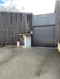 Location À louer – Local d'activités de 215 m² dans le village des métiers d'Avignon – Va