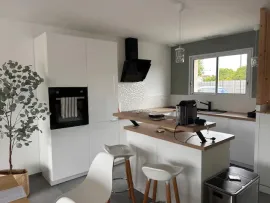 Location Maison récente meublée avec jardin et piscine