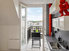 Vente Paris 16e – Avenue Adrien Hébrard – Chambre de service au 8e étage avec ascenseur