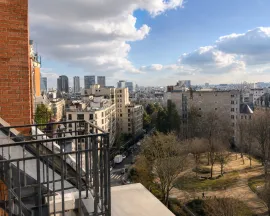 Vente Paris 16e – Avenue Adrien Hébrard – Chambre de service au 8e étage avec ascenseur
