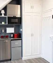 Vente Paris 16e – Avenue Adrien Hébrard – Chambre de service / studio au 8e étage avec ascenseur