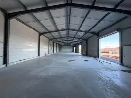 Vente À vendre – Local d'activités de 660 m² divisible à partir de 220 m² à Vedène – V