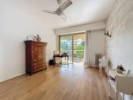 Vente Nice - 4 pièces traversant au coeur d'une résidence élégante