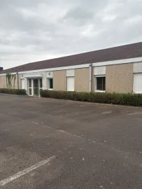 Location À louer – Local d'activités de 800 m² dans la zone industrielle Les Estaches à L
