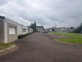 Location À louer – Local d'activités de 800 m² dans la zone industrielle Les Estaches à L