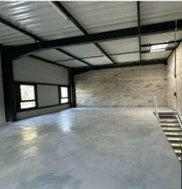 À louer – Local d'activités de 277 m² au sein de zone d'activités Chalençon à Ve Vedène