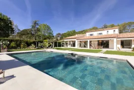 Location de vacances Villa Louvia