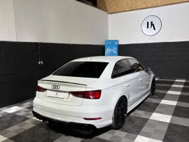 Voiture Audi S3 Black Edition
