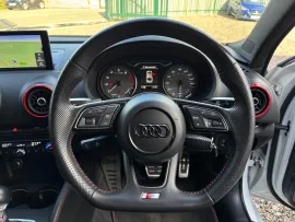 Voiture Audi S3 Black Edition