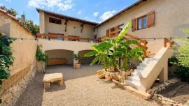 Vente Venez découvrir cette magnifique Maison rénovée au coeur du village.