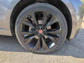 Voiture JAGUAR F-Pace I Ph1 Evo 2.0D 180 R-Sport AWD BVA