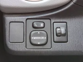 Voiture TOYOTA Yaris III Ph1 HSD 100h Style 5p