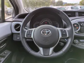 Voiture TOYOTA Yaris III Ph1 HSD 100h Style 5p