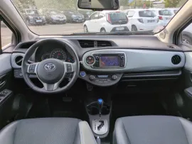 Voiture TOYOTA Yaris III Ph1 HSD 100h Style 5p