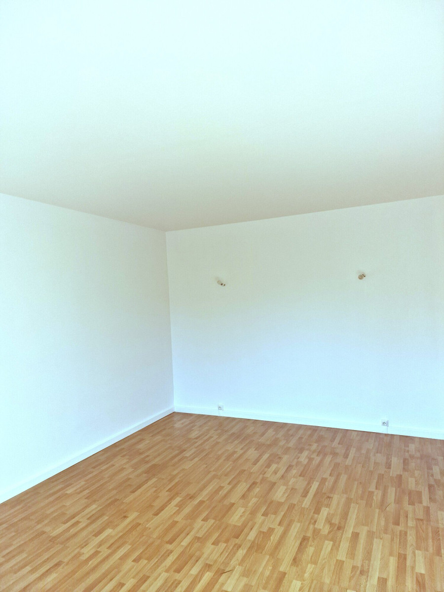 Location Appartement 3 pièces rénové de 63,87 m² — balcon, parking, résidence avec gardie