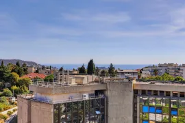 Vente Nice Cimiez - Rare - 2 pièces 57m2 et 90m2 de terrasse au dernier étage d'une résidence de standing
