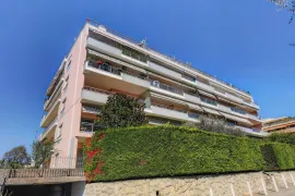 Vente Nice Cimiez - Rare - 2 pièces 57m2 et 90m2 de terrasse au dernier étage d'une résidence de standing