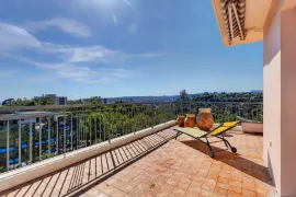 Vente Nice Cimiez - Rare - 2 pièces 57m2 et 90m2 de terrasse au dernier étage d'une résidence de standing