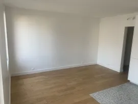 Location PLACE DE LA CHAPELLE-30M2
