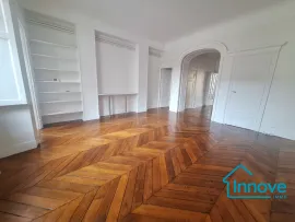 Vente Notre-Dame : Appartement atypique avec 6 chambres et extérieur.