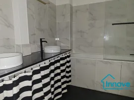 Vente Notre-Dame : Appartement atypique avec 6 chambres et extérieur.