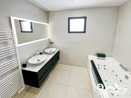 Vente VILLA CONTEMPORAINE AUX BELLES PRESTATIONS