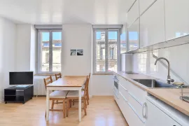Vente BORDEAUX BASTIDE – Immeuble mixte de 10pièces