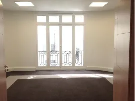 Location Location Bureaux Paris 75008