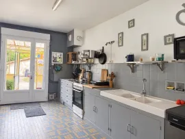 Vente MAISON FAMILIALE DE 260 M2 - 7 CHAMBRES, STUDIO ET GRANGE, terrain de 1270m2