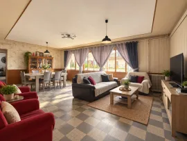 Vente MAISON FAMILIALE DE 260 M2 - 7 CHAMBRES, STUDIO ET GRANGE, terrain de 1270m2