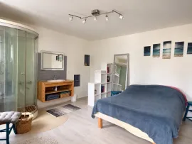 Vente MAISON FAMILIALE DE 260 M2 - 7 CHAMBRES, STUDIO ET GRANGE, terrain de 1270m2