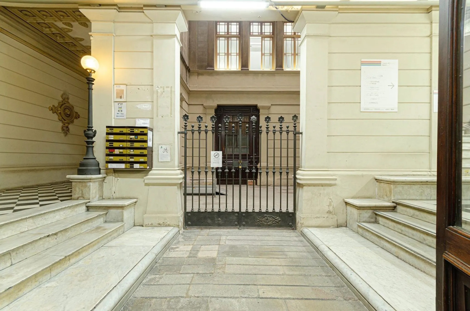 Colocation Carrer de Santa Anna, Barcelona