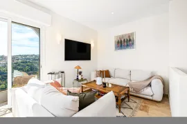 Vente Nice - Falicon - Jolie maison 4 pièces de 95 m² rénové avec terrasse, jardin et vue sur les collines et la mer