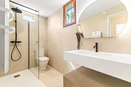 Vente Nice - Falicon - Jolie maison 4 pièces de 95 m² rénové avec terrasse, jardin et vue sur les collines et la mer