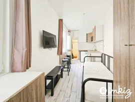 Studio rénové rue piétonne au calme Paris 14e