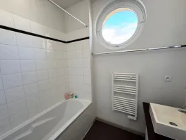 Location Appartement 3 pièces - 71m2 + Parking : Chartrons
