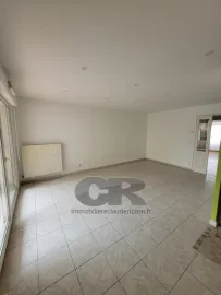 Location A LOUER 3 PIECES HOPITAL CENTRAL