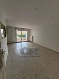 Location A LOUER 3 PIECES HOPITAL CENTRAL