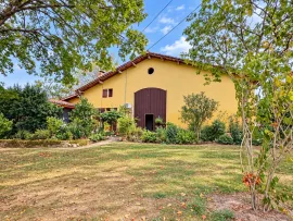 Propriété de 134 m² avec trois dépendances Bazas