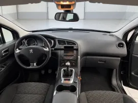 Voiture PEUGEOT 3008 - 1.6 HDi 115 CV STYLE - 6 CV