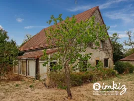 Maison 2 niveaux, grand terrain  aménageable Coulandon