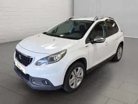 PEUGEOT 2008 - 1.6 Blue-Hdi 100 CV STYLE - 5 CV Couëron