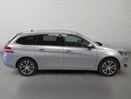 Voiture PEUGEOT 308 SW - 1.6 Blue-HDi 120 CV ALLURE - 5 CV