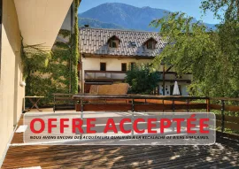 Vente Pelvoux : T3 à aménager avec terrasse de 60m²