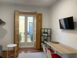 Location Calle de Jesús y María, Madrid