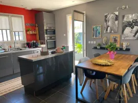 Vente Superbe maison individuelle plain pied  avec piscine