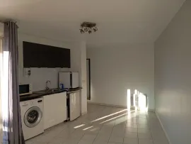 Location Location studio 24 m2 13008 avec balcon